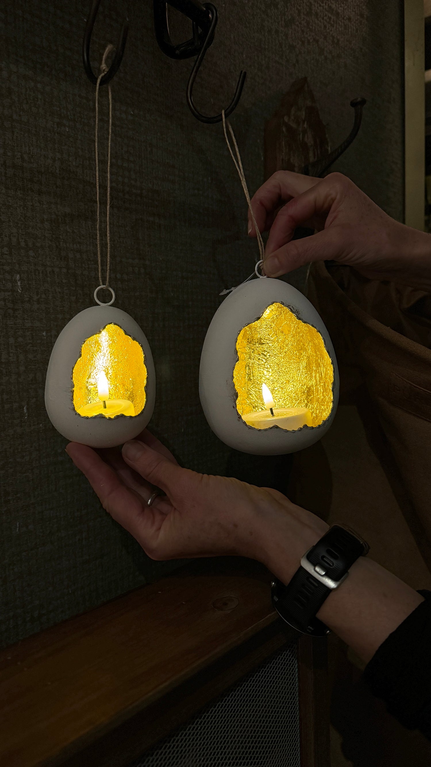 White &amp; Gold Hanging Egg