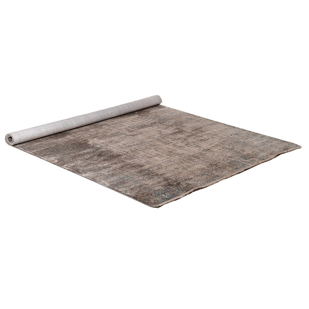 Oversized Distressed Neutral Rug 192 x 288 cm.