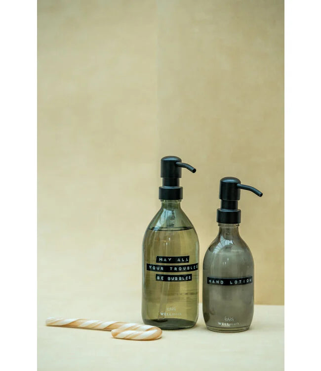 hand-lotion-250ml-dark-amber-black-pump (2)